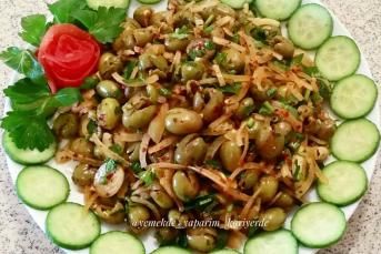 Nar Ekşili Yeşil Zeytin Salatası