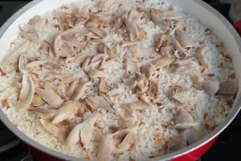 Tavuk Suyuna Tavuklu Pirinç Pilavı