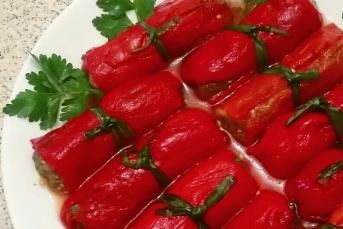 Közde Patlıcan Salatalı Kapya Biber Ruloları