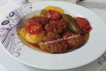 Tencerede Pratik Köfte Patates Yemeği