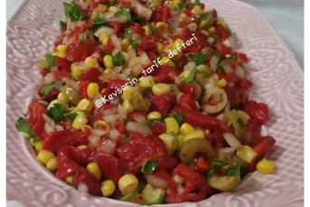 Mısırlı Zeytinli Köz Biber Salatası