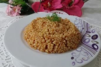 Domatesli Şehriyeli Demleme Kuskus Tarifi