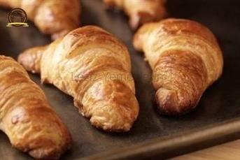 Milföy Hamurunda Kıymalı Ay Çöreği