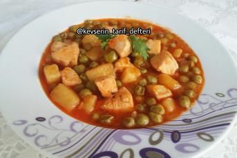 Nefis Tavuklu Bezelye Yemeği