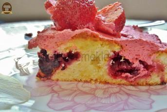 Vişne Soslu Ve Kremalı Pirinç Tatlısı