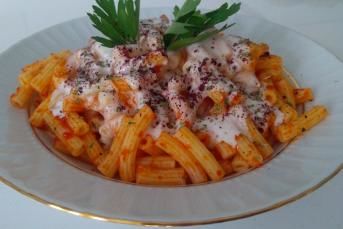 Tereyağlı Salça Soslu Makarna