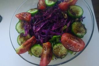 Sumaklı Nar Ekşili Diyet Salata