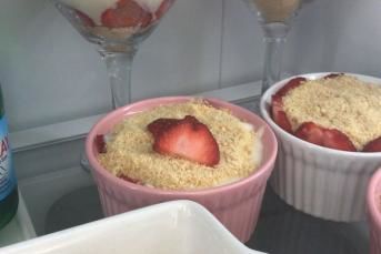 Nefis Çilekli Magnolia Tatlısı