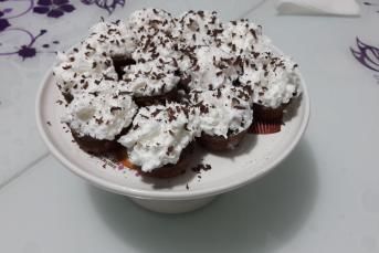 Kakaolu Şantili Minik Kekler