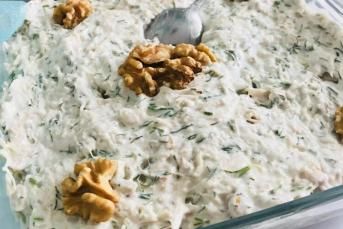 Nefis Yoğurtlu Tavuk Salatası