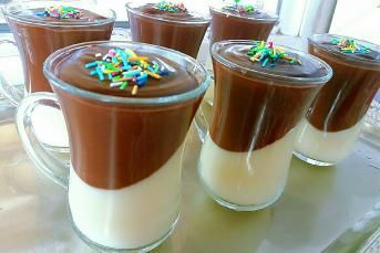 Bardakta İki Renkli Muhallebi