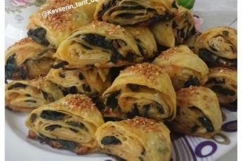 Çıtır Çıtır Ispanaklı Kaşarlı Üçgen Börek