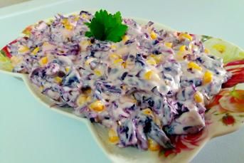 Yogurtlu Mor Lahana Salatası