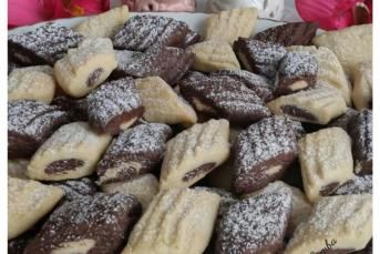 İki Lezzetli İki Renkli Un Kurabiyesi (Ağızda Dağılan)