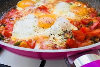 Kahvaltıya Biberli Menemen (Soğansız)