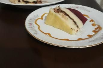 Çikolatalı Vişneli İrmik Tatlısı