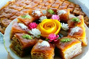 Nefis Ev Baklavası (Cevizli)