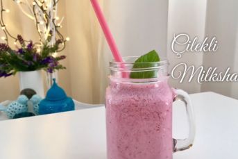 Ev Yapımı Çilekli Milkshake