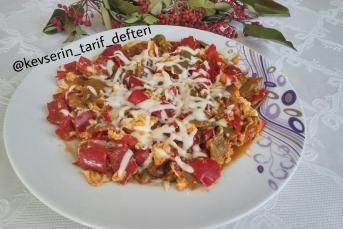 Kıymalı Yumurtalı Biber Sote