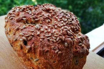 Ay Çekirdekli Ekmek