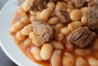 Güveç Kapta Etli Kuru Fasulye (Püf Noktaları İle)