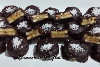 Üç Malzemeli Muzlu Çikolatalı Sandviç