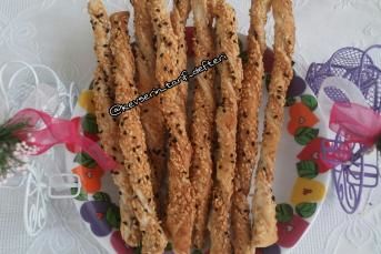 Atıştırmalık Susamlı Milföy Çubuklar