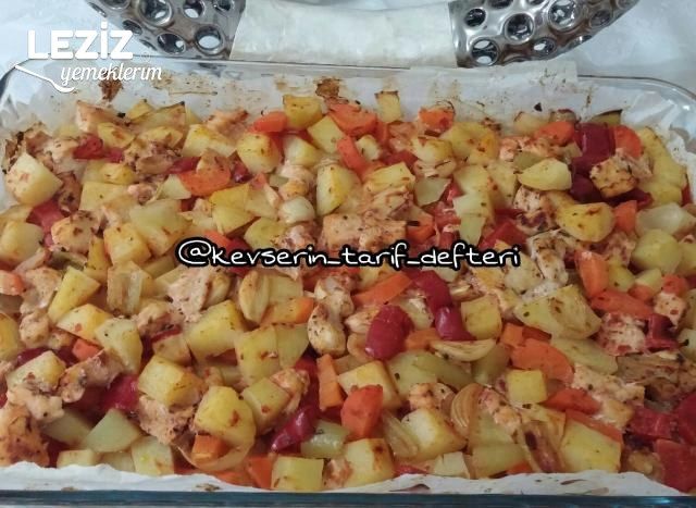 Fırında Tavuklu Sebzeli Kağıt Kebabı (Ön Pişirme Olmadan)