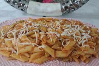 Domatesli Kabaklı Kaşarlı Makarna