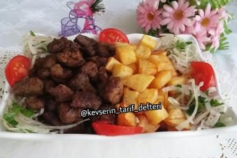Nefis Arnavut Ciğeri Tarifi (Soğan Salatası İle)