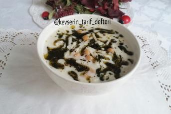Mis Gibi Erişteli Nohutlu Yoğurt Çorbası