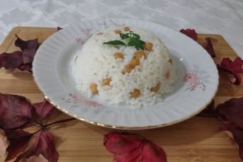 Tereyağlı Nohutlu Pirinç Pilavı