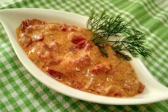 Yoğurtlu Kırmızı Biber Salatası Tarifi