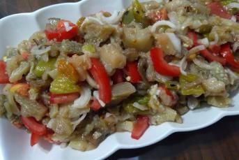 Köz Patlıcan Salatası Tarifi