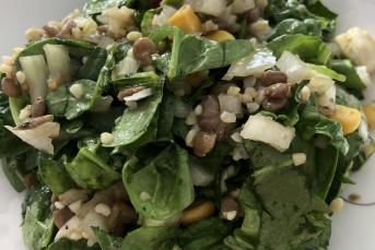 Bol Malzemeli Bulgurlu Ispanak Salatası