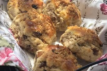 Cevizli Üzümlü Van Pastası