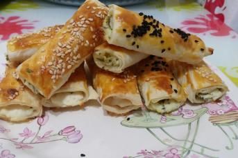 Fırında Peynirli İkramlık Rulo Börek