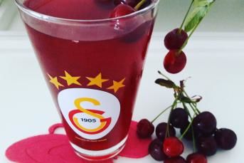 Ev Yapımı Vişne Suyu