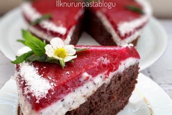 Nefis Vişne Soslu Pasta