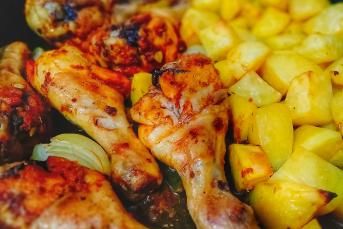 Fırında Tavuk But Ve Patates