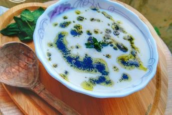 Çiçek Şehriyeli Yayla Çorbası