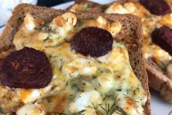 Kahvaltılık Fırında Peynirli Çıtır Ekmek