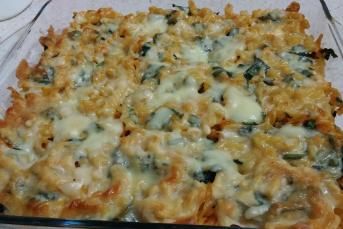 Fırında Ispanaklı Peynirli Makarna