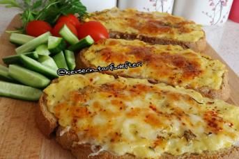 Fırında Kahvaltıya Lezzetli Patatesli Ekmekler