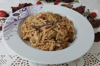 Domatesli Patlıcanlı Erişte Tarifi