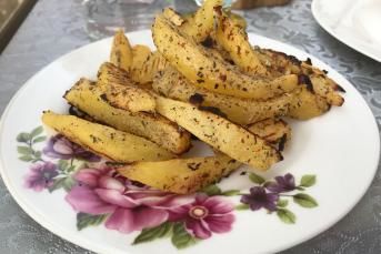 Fırında Yoğurtlu Elma Dilim Patates