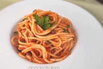 Domates Soslu Kıymalı Spagetti