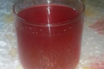 Ev Yapımı Kiraz Suyu