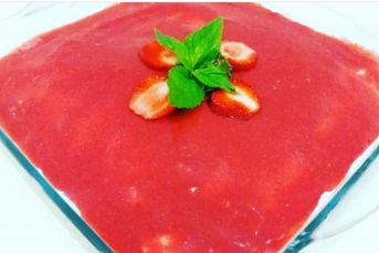 Çilek Soslu Etimek Tatlısı