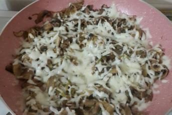 Kekikli Kaşarlı Mantar Tava